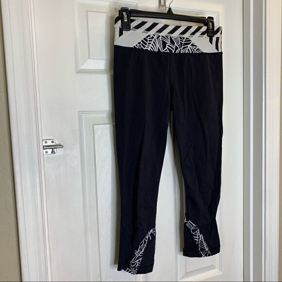 Lululemon Run Inspire Crop Black and White Size 6 - Picture 3 of 9